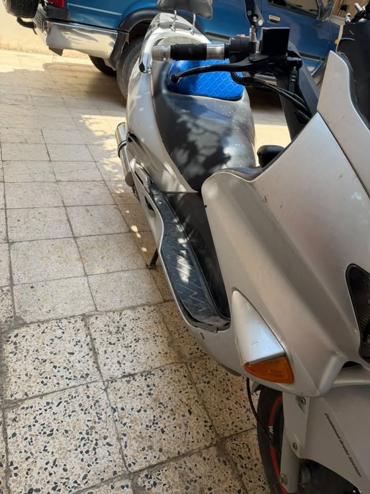 للبيع فورزه 06كلو شرط مكينه مامفتوحه دراجه جديده كهربائيات كلها شغاله  سعر خاص هذا رقمي للتواصل ***********
