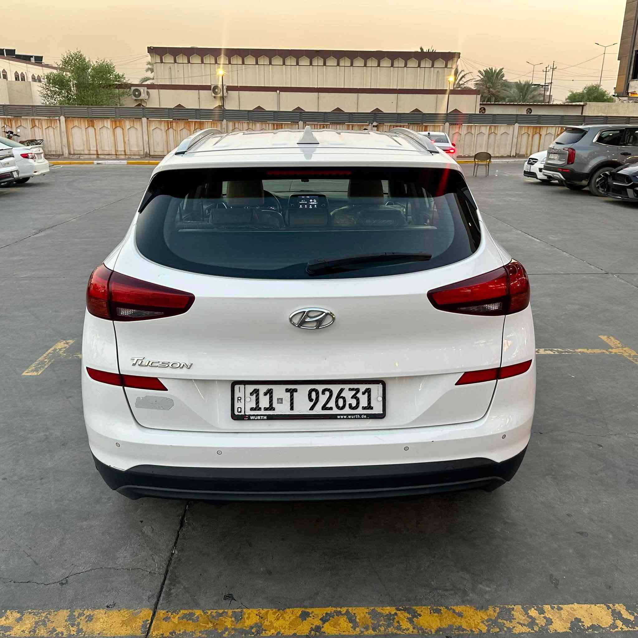 HYUNDYI TUCSON(وكالة القاصد)
الموديل :-2019
عداد المسافة :-70000 كم
حجم المحرك :-2000 doch 
لوحات التسجيل :- بغداد  سنوية مجددة 2029 
المواصفات :-
1- بصمة ابواب وصندوق وتشغيل
2- نظام ترحيب عند الاقتراب
3- كرسي السائق كهرباء
4- كشنات جلد
5- شاشة اصلية +كامرا خلفية
6- اريل نفكيتر
7- شاحن واير ليس 
8- وبقية المواصفات الاساسية .
السعر :-17.800$بيه مجال جدا جدا بسيط
العنوان :- جانب الكرخ/ حي الخضراء
للتواصل :-***********
السيارة مكفولة من الحادث والبارد والصبغ
