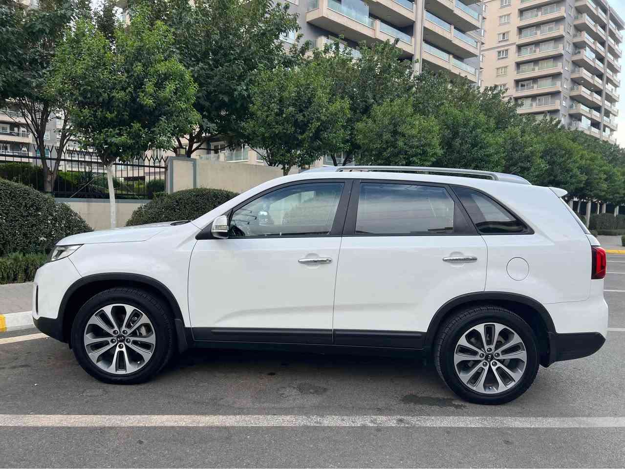 ‎Kia sorento
موديل:2014
موارد: خليجي
عداد مسافة:128,000km
محرك: ٤ سلندر 2.5L 
***********‎ السليمانية, العراق
