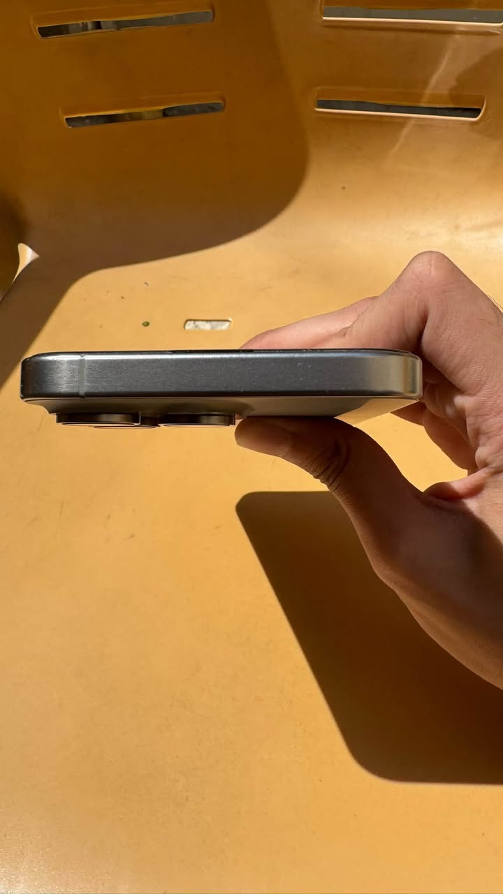 آيفون 15 برو ماكس للبيع – 256GB
🔋 البطارية: 86%
نسخه شرق اوسط 
ضمان الشريك 

النظافه 98%

مكاني نجف 

ملحقاتة وياه شاحنة وكيبل اصليات من أبل صارن عليه ١٠٠ الف

السعر مليون و١٠٠ الف وبي مجال للشراي

للتواصل والاستفسار 

***********
