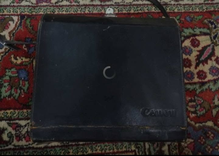 السعر 160 الف
كاميرا كانون قديم سينمائي بالجنطه للبيع

تواصل خاص او على الواتس اب ***********
