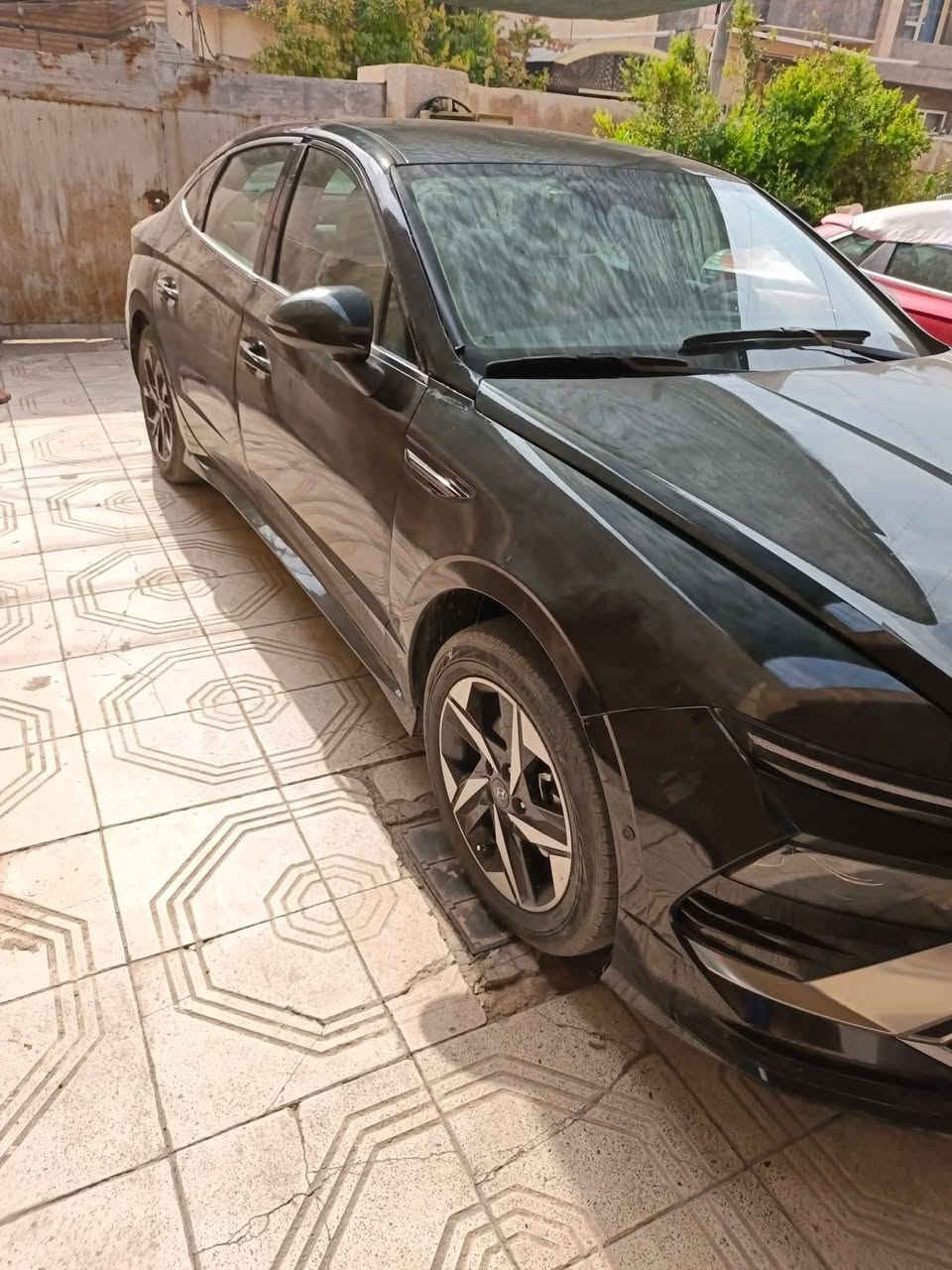 سوناتا الشكل الجديد بسعر مناسب جدا 

‏بيع فقط بيع فقط بدون مراوس 

‏موديل 2025 مواصفات sel كير ماوس كشن كهرباء وغيرها من الموصفات ماشية قليل 
‏بيها نواقص وحشاكم من النقص 
‏جرم بيها السمكري والصباغ 
‏نواقص شاشة انفطرت من جهة المسجل 
‏الليد الامامي يشكل مرات  
‏جوزة الدهن الفيشة مكطومة الوايرات بس هيه موجودة ومتاثر 
‏اعادة صبغ الجاملغ اذا تحب 
‏الجكمجة مكسورة وضاربيها خشابي 
واحد من دكتات التبريد مكسورة الريش 
‏حساس تاير واحد نقص 
‏رادار امامي مكسور 
‏بلاستكة داخلية جوه الباب  مدري وين ضيعوها
‏ارضيات خمطوها 
حمام للسيارة 
سيارة جاهزة بيها تعمير بالتكمة كلش حلو مسويها  يم باب السائق ورصعة بالقمارة كلش صغير ماتبين 
‏الباقي سليم حاليا سيارة شغالة وجاهزة والنواقص ذكرتها 
‏حرة دخول جديد باسمنا مدفوع كمرك وضريبة وغرامة حرب وفواتيرها كلها جاهزة  بدون رقم  تترقم باسمك بنفس اليوم 
‏محرك 2500 بدون تيربو المرغوب بانزين 
‏السعر 103ورقات ثقوا صارت ب152 كله اصلي اشتريت بس شغلها مو حلو  بس ماتاثر  الي مو نحس تفيدة جدا وبالعافية على الياخذها ومخليت شي ماحجيته 
‏هاتف *********** 
‏عنواني بغداد السيدية حي الاعلام شارع البدالة 
‏وعلى الخير لصاحب النصيب من كل قلبي 
‏بيع فقط بيع فقط بدون مراوس
