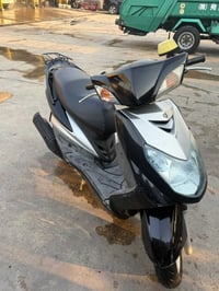 سكنس فحل نوزل  دراجه نضيفه بيها ضرر واحد بيها بس ولفات الدراجه مكفوله ...