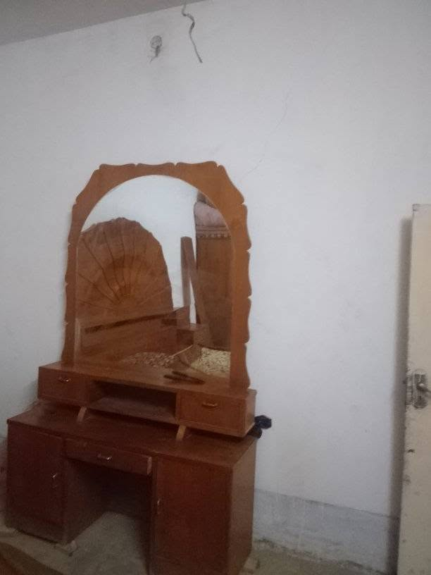 غرفه نوم مستخدم السعر 300وبيها مجال التصال ***********
