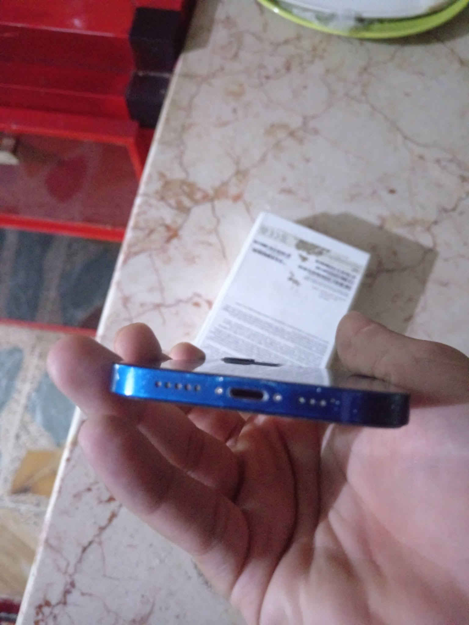 آيفون 12 

بلادي كله لاداخل صيانه ولامفتوح نهائياََ

استخدام شخصي صارله 3سنوات عندي

 بلادي بس بي شخوط بشاشه بسيطات موضحات بصور

بطاريه 74 شرط قطاره بل شحن 

ذاكره 64

سعره 280

اخوان جهاز بلادي ع أيدي مو من ذني التعبانات

الشراي يتصل او يدخل خاص ***********

نص مكتوب في الصور:
- ٤:٤٣
- حالة البطارية والشحن
- رسالة مهمة حول البطارية
- حالة بطارية هذا الـ iPhone متدنية جدًا. يمكن استبدال البطارية عن طريق أحد مزودي خدمة Apple المعتمدين لاستعادة المستوى الكامل للأداء والقدرة.
- العثور على خيارات الخدمة...
- الحد الأقصى للقدرة
- ٧٤٪
- هذا قياس لقدرة البطارية مقارنة بقدرتها عندما كانت جديدة. قد تتسبب القدرة المنخفضة بتقليل ساعات الاستخدام بين عملية الشحن والأخرى.
- أقصى قدرة للأداء
- ستساعد الأنظمة المضمنة في النظام والمكونات في تخفيف آثار الأداء التي قد تلاحظها أثناء التقدم الكيميائي في عمر بطارية iPhone.
- شحن البطارية المحسن
- للحد من استنزاف عمر البطارية، يتعلم الـ iPhone من