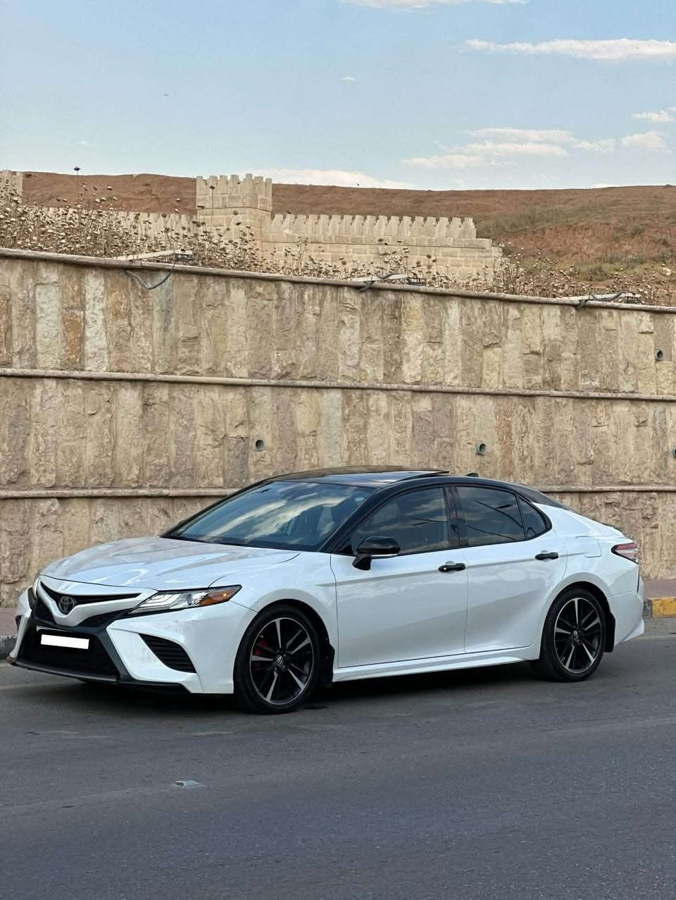 السلام عليكم

كامري XSE

موديل 2019 

مرقم اربيل 

شرط التحويل 

سنويه جديد

ماشيه ٩٠ الف ميل

.

بيها تعديل بارد صغار

مكانين صغار باب النفر وباب وره النفر 

.

المواصفات 

بانوراما 

كشنات جلد 

بصمة تشغيل 

هاند بريك بصمة 

تدفئة كشنات 

اوتو هولد 

ثلاثه انظمة قياده 

شاشه كبيره 

تحديد مسار 

مانع انزلاق 

كروز سرعه 

كشن امامي كهرباء 

قطعتين تبريد 

وبقية المواصفات المعروفه

.

الموقع الموصل برطله

لمعرفه السعر الاتصال على الرقم 

***********
