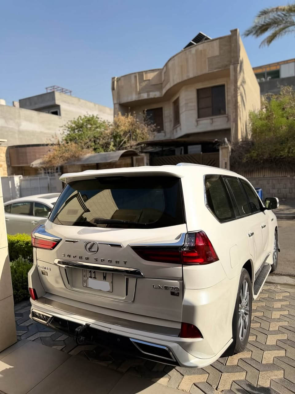 لكزس LX570 • ٢٠١٦ • ١٢٤ ألف كم