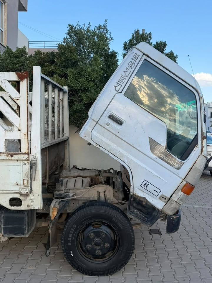 سلام عليكم البيع داينا موديل 2000
جاهزه الشغل 
رقم بغداد نكليزي بشرط تحويل 
طول 4ونص 
تفاصيل ***********
مكان سياره ديالى بعقوبه
