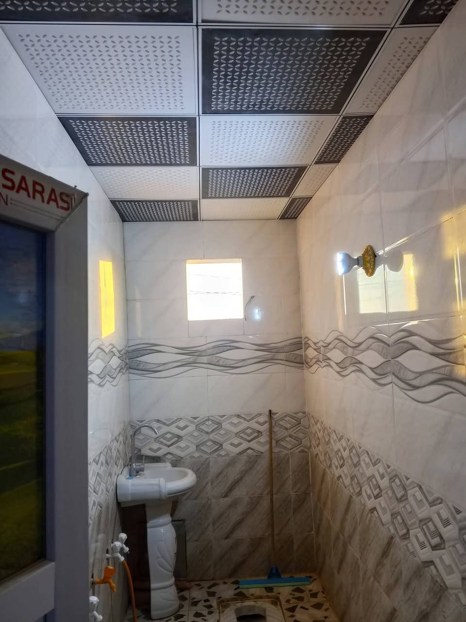 در البيع  مساحه الكليه 500متر🧱البيت 200او حديقه🌳300🌴🌴🌴🌴🌴***********
البيت بناء درجه اولى البيت تسليم مفتاح🔑🔑🔑

بناء طابوك  أساس أو سكف صب مركزي مراحل البناء كله مصوره

البيت بي 2غرف أو صاله أو ستقبال 10في ٤اونص أو مطبخ أو صحيات 

كافت الخدمات كهرباء 💡💡أو تبليط 🛣️لباب البيت اناره ليل  او مدارس اهليه أو حكوميه 

خط كيات 🚕 🚕 البيت كافت الخدمات 

البيت بي قرار محكمة

مكان النجف شارع كربلاء عمود 190من جيهت طريق يا علي يبعد عن شارع كربلاء🛣️🛣️ 350متر

معه شرط الضمان قرار محكمة ⚖️⚖️⚖️⚖️

السعر خيالي 55وبي مجال 🤑🤑

 للاستفسار الاتصال على الرقم التالي  ***********

