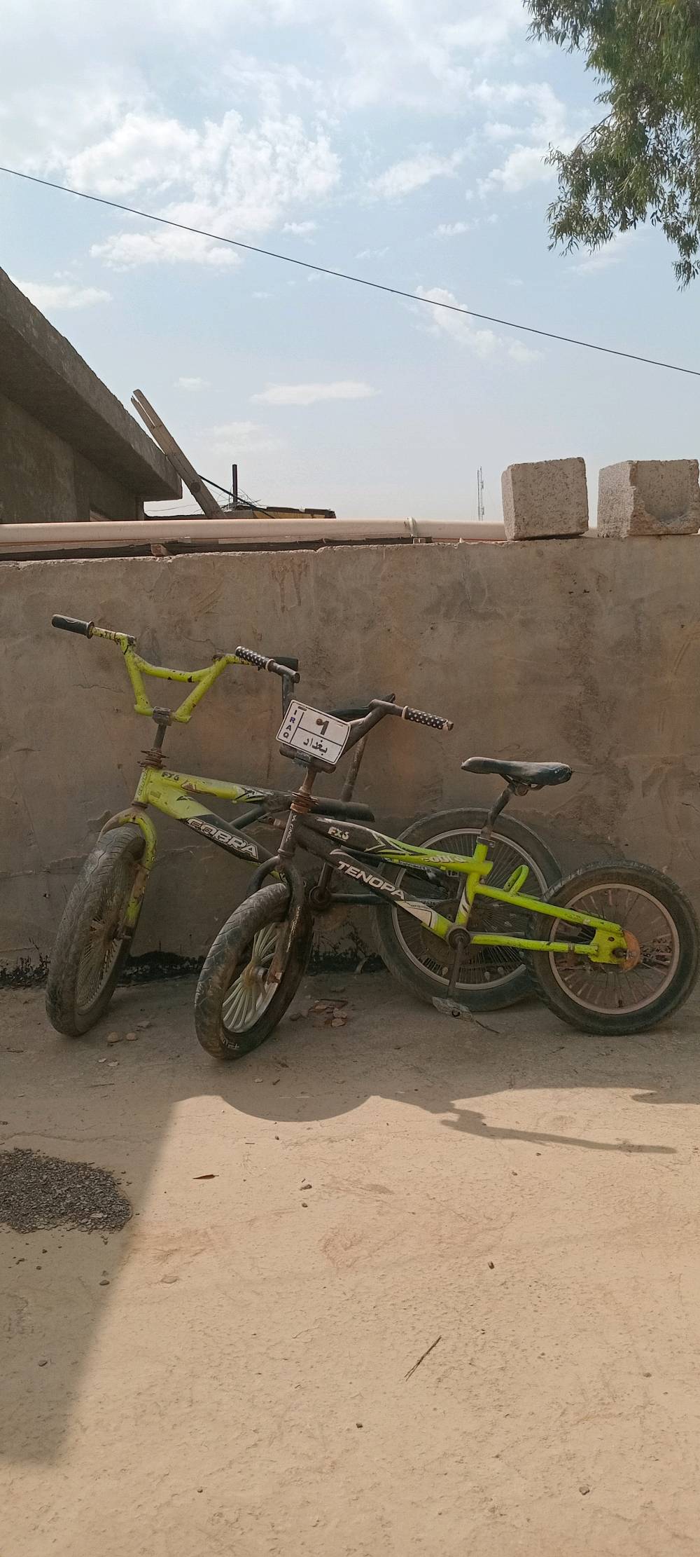 سلام عليكم 
بايسكلات العدد 2 بي أم أكس BMX خوات واحد جبير  و الثاني اصغر عاطلات يرادلهن تصليح كل واحد يرادله خمس آلاف اثنينهن رايدهن ب  ألف50000