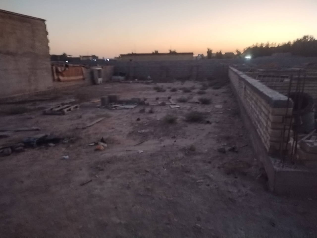 بتلو جاهز واجه ١٢ ونص ونزال ٢٠ بصف البتلو قطعه أرض فارغه واجه ١٠ ونزال ٢٠ سند ٢٥ واصل ماء كهرباء العنوان بغداد المعامل مدخل كاسر بوص مقابل البانزين خانه الانتصار السعر ٦٠ مليون وبي مجال للشراي *********** متوفر واتساب

