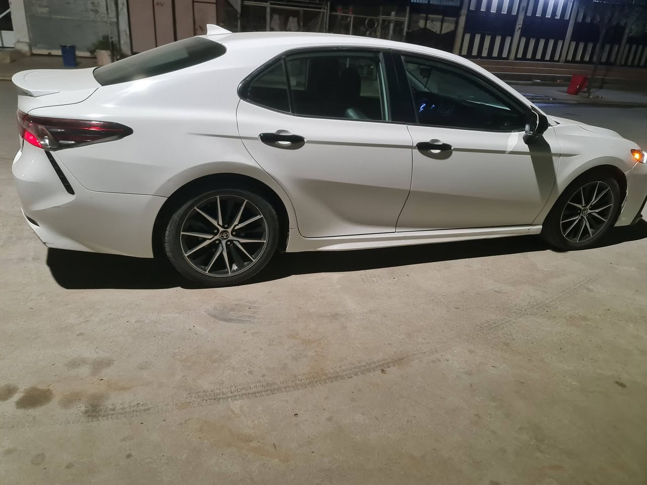 كامري موديل ٢٠٢٢رقم بغداد  باسمي شرط التحويل سعر ١٧٠ بيها مجال ضررها جاملغ وبونيد  ***********
*********** مكان السياره موصل
