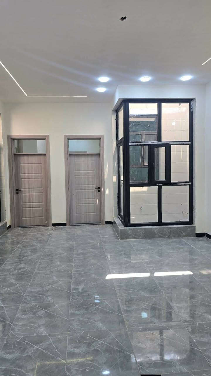 🏡  بيت للبيع_بناء حديث
الديوانية / مجمع حيدر ابن حجي هندي حولي الجامعة اول بيت بالمجمع
🔸طابو زراعي سند 25  . 
المساحة 200م² – طابق واحد
🔹 2 غرفه نوم + استقبال + صالة
🔹 3 صحيات
🔹 مطبخ 
🔹 كراج سيارة 
🔹 المجمع كامل الخدمات ماء مجاري تبليط انارة ليلية
🔸 . 
📞 للاستفسار: مراسلة الصفحة،
 او الاتصال على *********** واتساب مراجعه

نص مكتوب في الصور:
- ***********