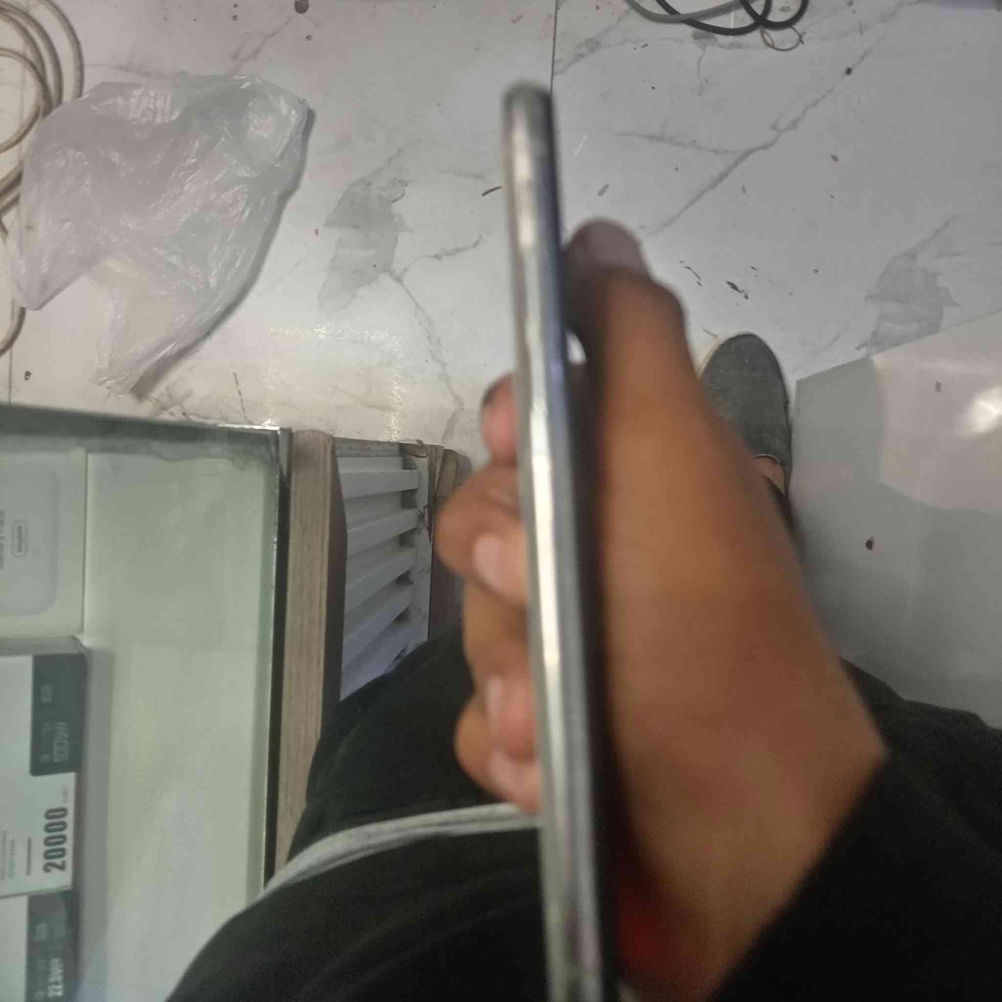 السلام عليكم شباب موبايل ايفون للبيع كل شيء ما بيه الجهاز نظيف وجديد سعر مالته 475 بس بشغله شويه بسيطه الشاشه مال الكاميرا الجامع مكسوره وبيه رمز اللي يريده يخابرني على هذا الرقم ولا يراسلنا على الواتساب ويدلل والسعر 450 وما ابي اي مجال قفل وبس الشرايه خابرنا ***********
