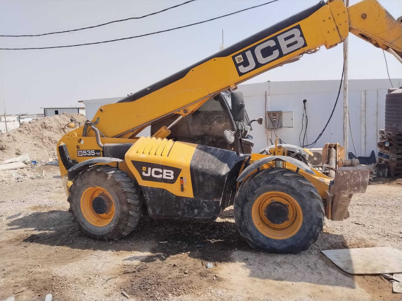 سلام عليكم
رافعه شوكيه JCB سلايت   ( لبيع ) 

موديل 2008    🇬🇧 بم ونوزل بلاد    / 14 متر 

كير محرك كفاله   / سلايت كفاله 

تبريد فول ثلج   / جك سنتر توازن 

تخم تاير جديد  /  باتري جديد 

العنوان / بصره 

التلفون  / ***********

ملاحضه الشوكيه جديده ونضيفه احله من الصور بس هاي لين بلعمل
