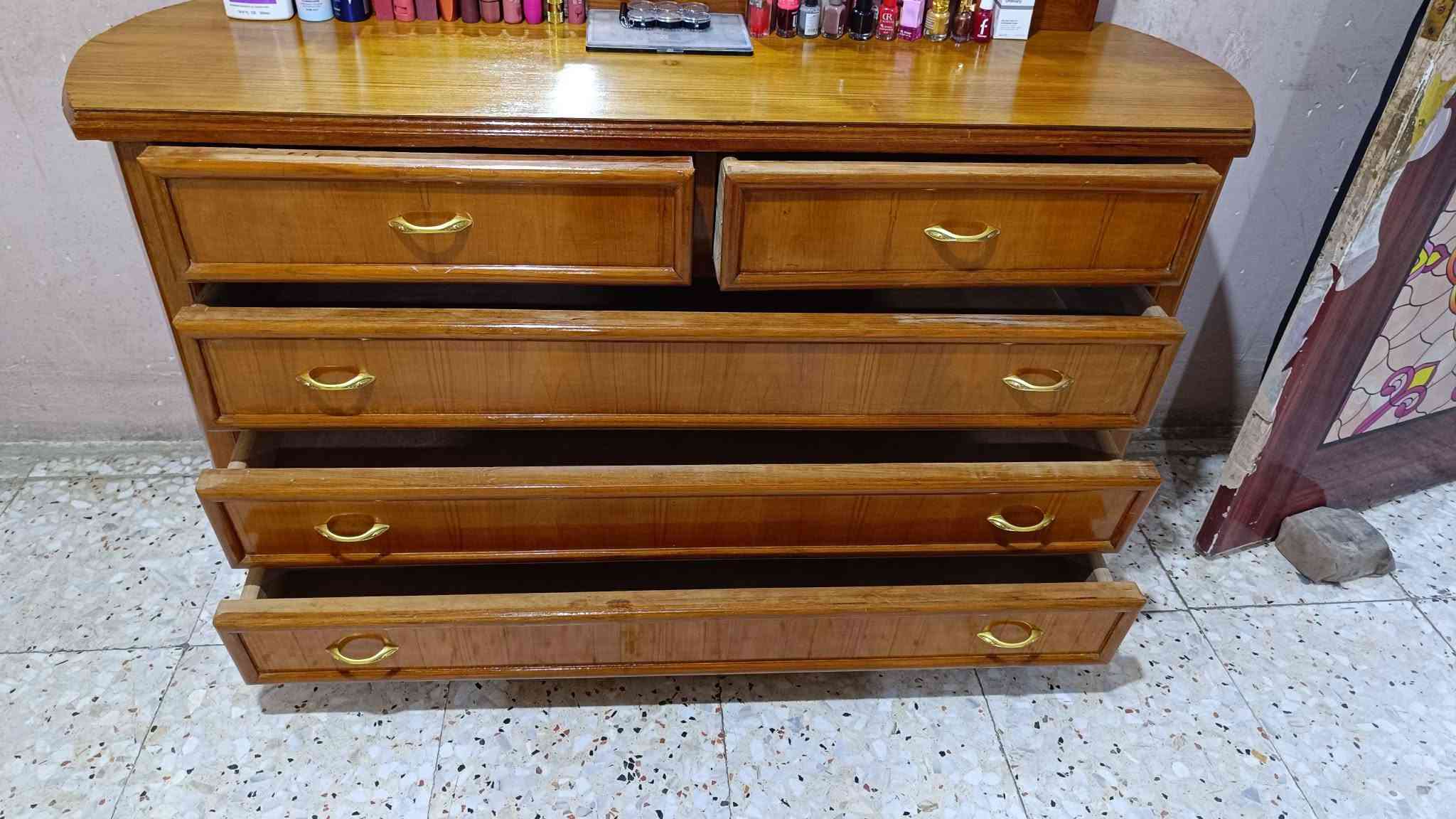 غرفه تسكام صاج داخل وخارج ام السته طابقين ظهر جرجوبه صاج بورمي نقش ودنگ 6ملم داخل وخارج مابيه اي ضرر النوع الثقيل السعر مليون و100 وبيه مجال مكاني محاويل للاتصال ع الرقم ***********
