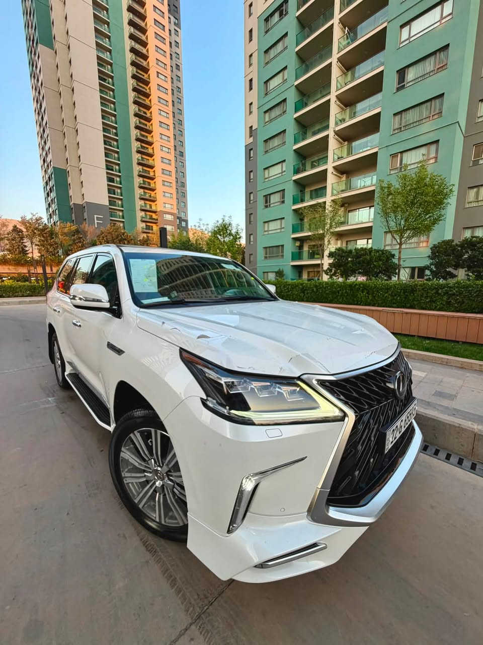 Lexus.570LX.2017. 🔚 بريم اصلى🦅.✅
لكــزز هيبـة الشـوارع 🧿

ملاحظات:-
صبـغ ❌
بدون شخط
بدون رصعات
بدون صبغ
بدون رمل 
حتى دعاميات ولحية بدون صبغ
لله الحمد سيارة زيروووو

سيارة كلش حلوة نظيفة مرتبة لوك لوك 
___ماشية 72 الف❇️
ماشية بشرط فحص كومبيتر 
سيارة باقية عل نظافتها لوك لوك 
كل جسمها بشرط سيارة باقية نظافة زيرو
.....

سعر 565$
موديل2017
حجمً المحرك.5.7🦅
ماشية.72 الف.
سبير منازل♻️
••••••••
محرك كير بشرط لحد شهر
هزة براد سنوية  جديد
رقم دولي جديد 
والسيارة باسمي تحويل مباشر❇️

.-.-.-.-.-.-.-

مواصفات ساس بريم اصلى LX570💫

سلايد
داخل احمر 
ثلاجة
صندوك جك 
كشـن تبريد تدفئة 
ستيرن كهربائي 
شغال 
رادار امامي 
كامرة 
حساس 
خمس كامرات
راس DVD
دبل اكسل 
كامل زينون 
ستة سيدي
يدات بصمة
مرايات كهربائي 
ستيرن وكشت خزن
رادار شارع
دبل هواء 
بخ ماء
كشن جلد 
تحديد سرعة
بنزين ECO
شاشه لمس
تبريد مركزي
وبعد وبعد….

سعر.565قفل.$
***********
