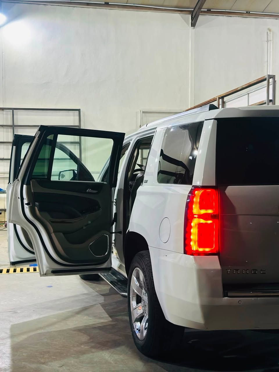 تاهو ملكي خليجي مكفولة كفالة عامة من كل شي فول مواصفات موديل ٢٠١٥ رقم بغداد السيارة خير من الله
*********** مكان السيارة الرمادي
Ltz كامل المواصفات سيارة ملكية
