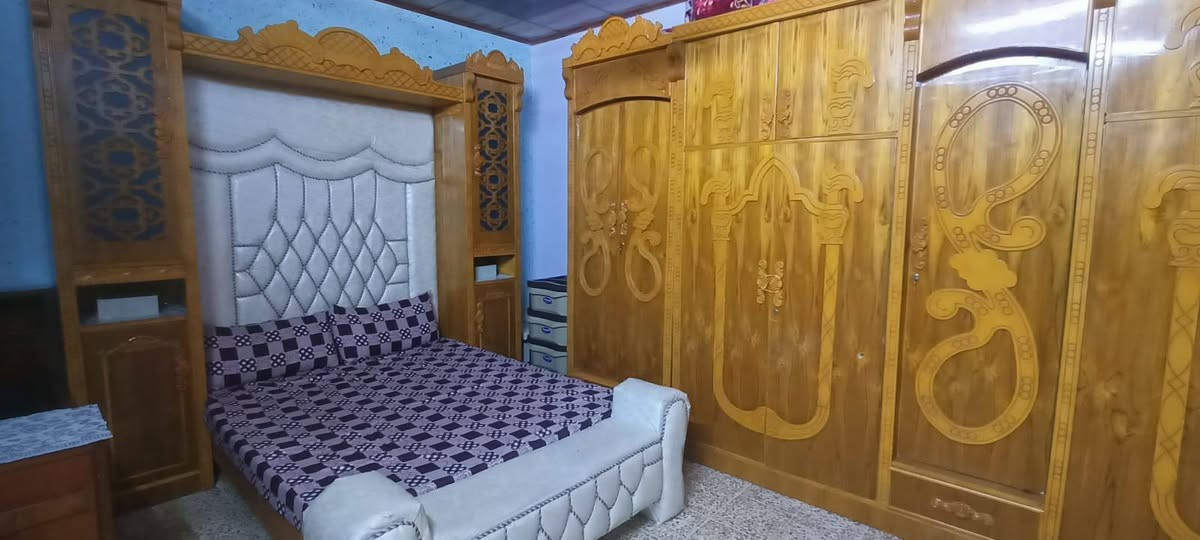 للبيع غرفة نوم اخت الجديدة سعرها 900 وبيها مجال للشراي تواصل ***********
