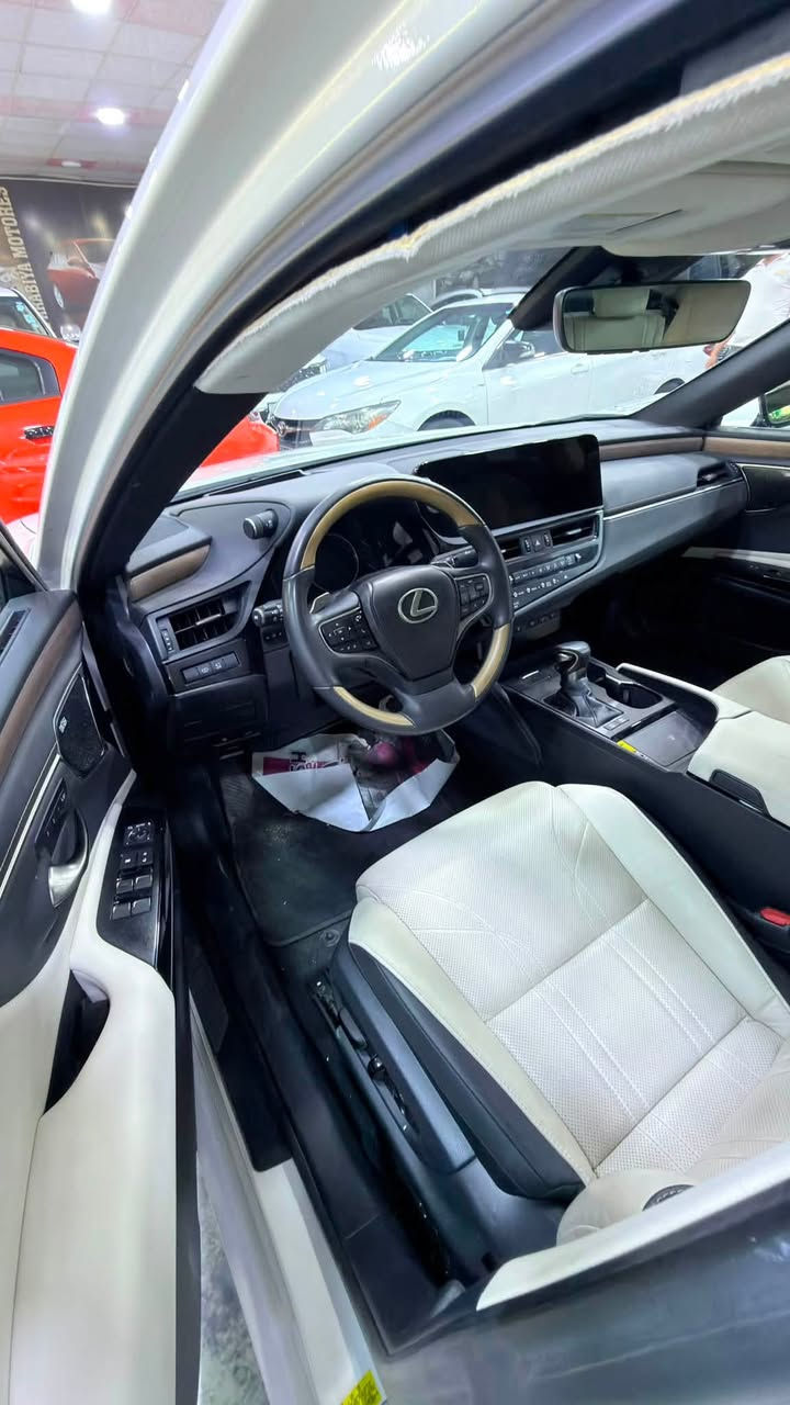 Lexus ES 300 h 2024 هايبرد 

ماشية 5  الاف فقط
حادثها  (الشاصي مرفق) 
----
كامرات 360 درجة 
تحديد مسار 
فتحة سقف 
داتا شو 
شاشة جبيرة نظام كار بلي وايرليس 
شحن لاسلكي  
مري شفط وكهرباء 

مكانها الفلوجة🚨 

سعرها 245$
   

***********
