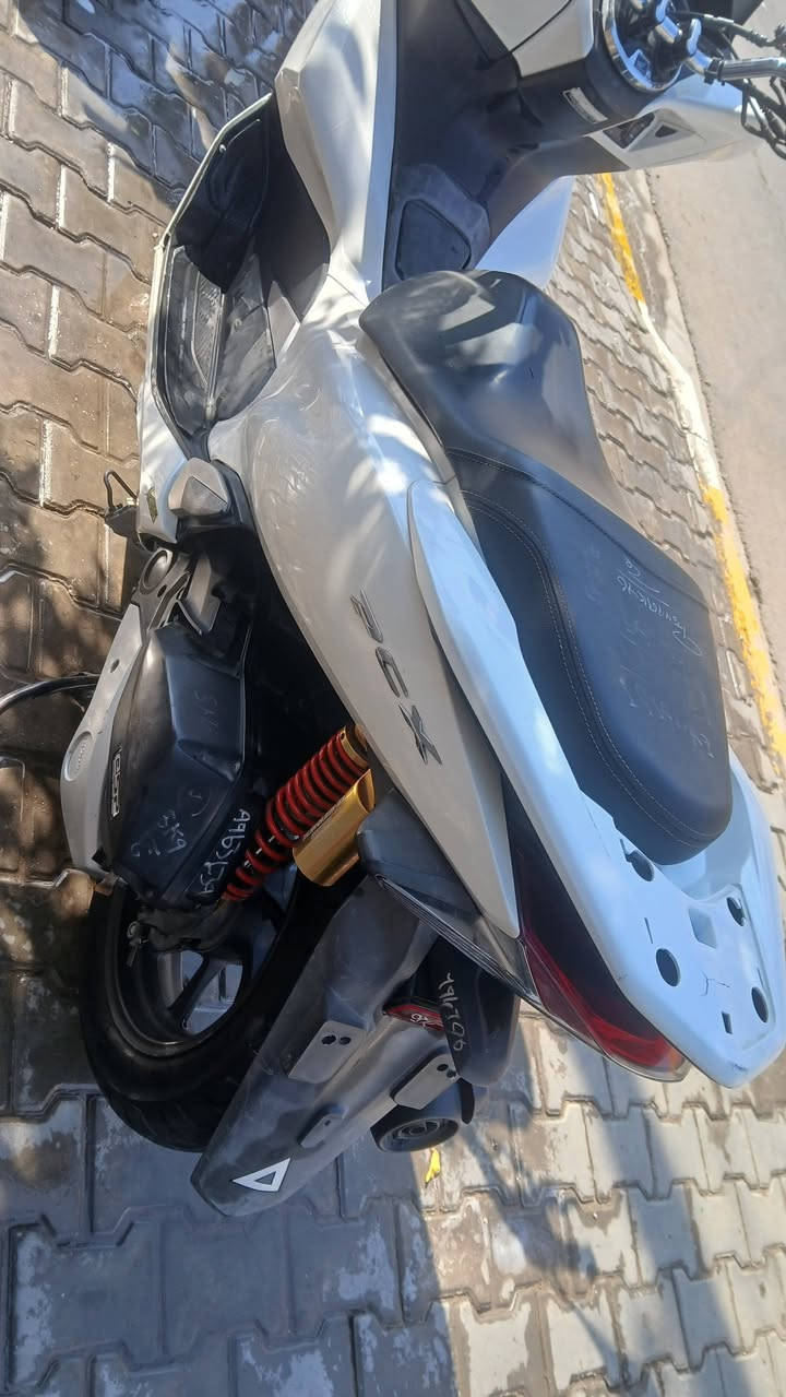 جيل الثالث Pcx
موديل 2020 ياباني وارد كوري 
كهربائيات كلها شغاله 
كلجات 
ومكينة خرسة 
حساس ازدحام A
تدفئة باليدات 

بغداد الحسينية / ***********
السعر 14

