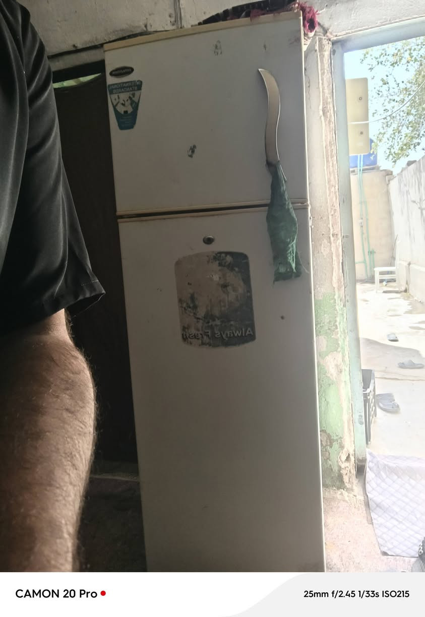 ثلاجه لبيع كريازي القديم شرط الثلج فوك وجوه 
ما جمد مرجوعه 

العنوان كوفه شارع السبيس مقابل معمل سمنت 
***********
