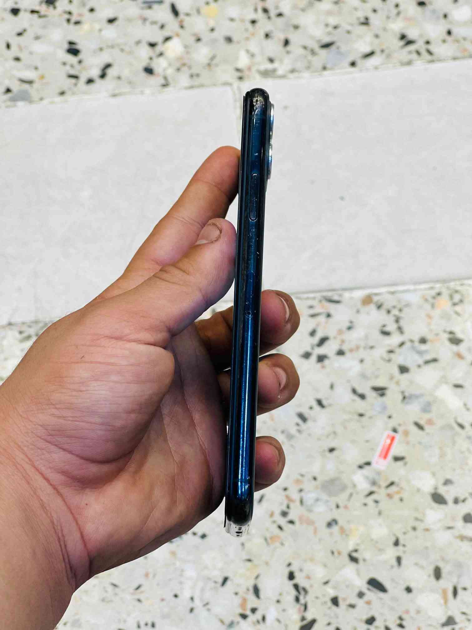 ايفون 11 برو ماكس • ٢٥٦ • بطاريه ٨٠