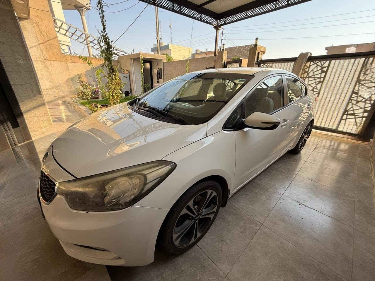 کیا سیراتو مودیل ٢٠١٣ خلیجي 
صبغ فقط  چاملغ سکن بدون دواخل بدون ایرباگ 
مواصفات سیراتو المعروفە 
سیارە خیر و برکە ما بیه مصرف 
مکان السیارە کرکوک 
***********
سعر ١١٠ و بیه مجال قلیل كركوك, العراق
