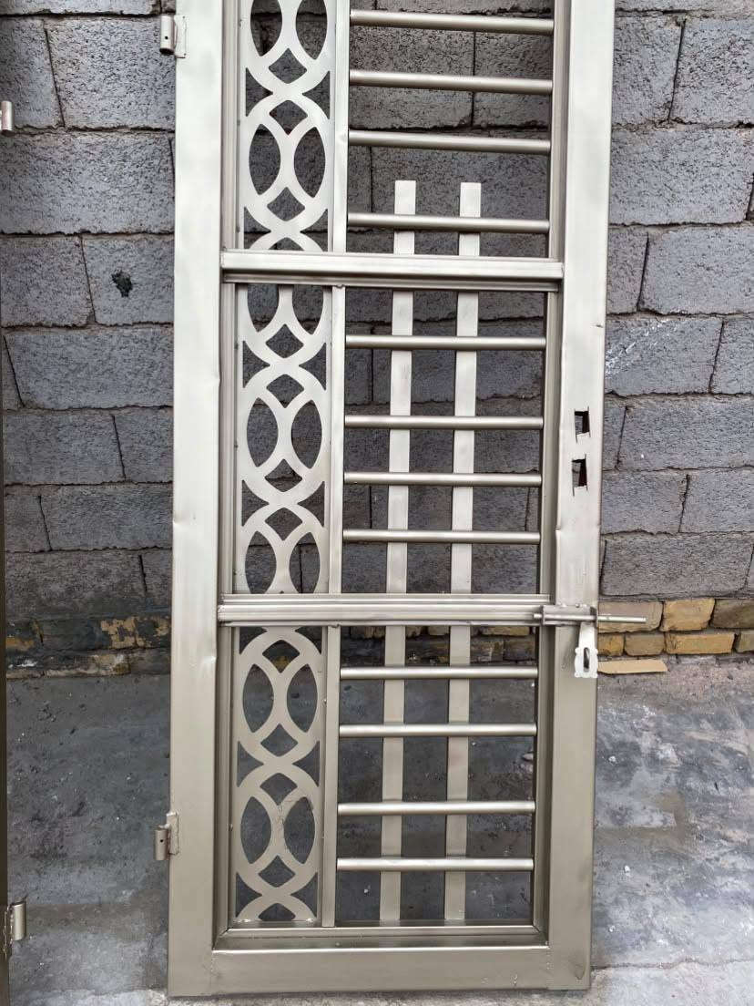 نصبغ أبواب • نصبغ شبابيك • باب خارجي