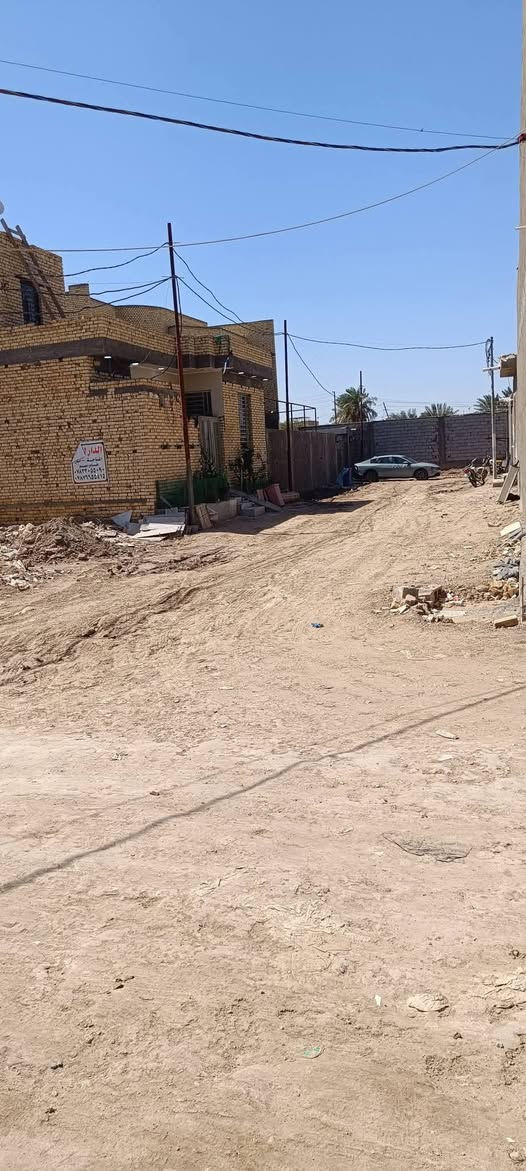 بيت 100 متر بنأ حديث توه كمل طابو اسهم ع طريق السياحي مال تركي ع الشط  مكان حلو وسكن وخدمات 
بشارع الخيرات  مقابيل مطعم نوارس 
غرفه  ومنور وحمام وصاله ومغزن ومطبخ واستقبال وصحيات خارجيه وداخليه
توه كامل صالي شهر من سكنت بي شغل درجه اوله 

السعر 75مليون وبيها مجال
***********
