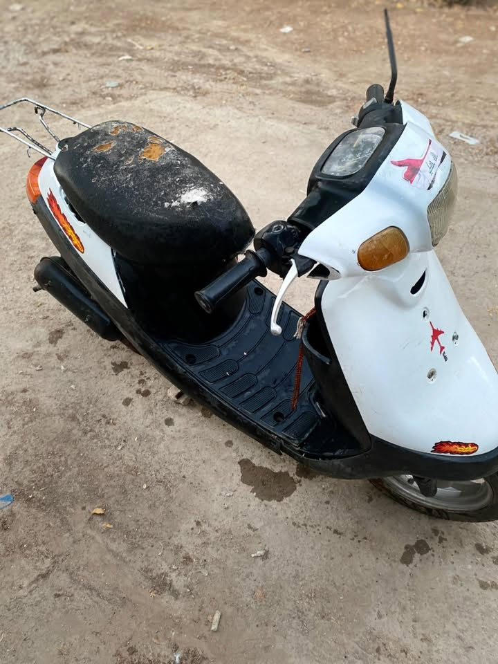 دراجة للبيع، نوع بطّة 🛵
📍بغداد كاظميه 
سرعتها 60، والسعر 200 ألف وبيها مجال.

تشتغل هندل، بيها بس الشاصي طاك وملحوم.

كهربائياتها شغّالة، وتايراتها زينة.

الشراي يراسلني خاص  على الرقم: ***********

