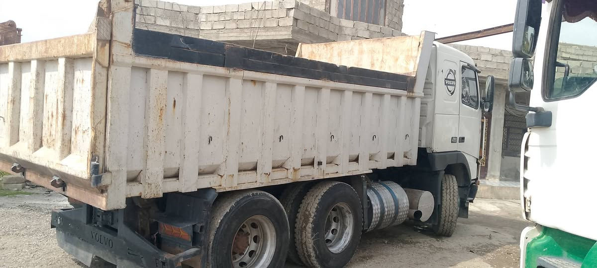 فولفو • موديل 2000 • شاحنة