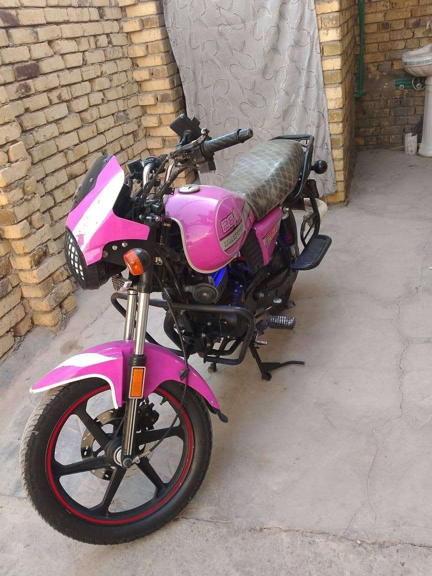 سلام عليكم دايون نفخ مديل 24 محرك 200cc الدراجه انضف من الصور ما مفتوح برغي بيها مكفوله شاصي ومحرك مليونين و200 والشراي بيك خير ويدلل ***********
