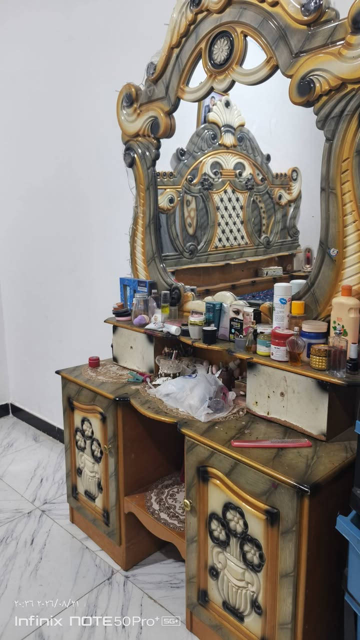 غرفه نوم مستعمله للبيع بسعر ٢٥٠ الف بيع مستعجل  تحتاج تصليح بسيط واتساب ***********
