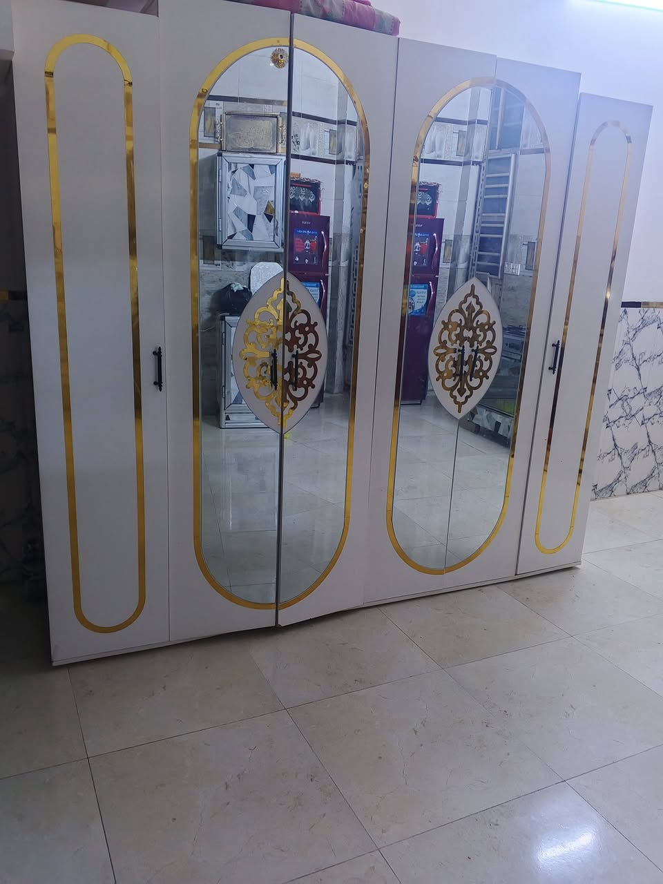 السلام عليكم كنتور للبيع 6بوب حلو نضيف السعر150وبي مجال لعنوان البلديات رقمي ***********
