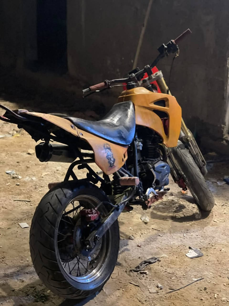قفاز للبيع مكينه 250 لو 300 ماعرف بيهن تاير كاوكسي دبل خلفي كاوسكي ددراجة نظيفه سعرها 700 بيه مجال حك الجية للاستفسار ***********
