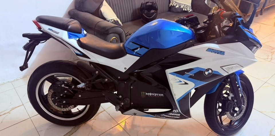 دراجه كهربائية  ( ريس شحن)
شكل Bmw
انارة LED  اماميه واشارات جانبيه وخلفيه  
منظومة البريك هيدروليكية دبل دسك
شاشة رقمية lcd دجتال 
قدرة المحرك 3000 w 
بصمة ومفتاح عدد 2 
مريحه وسلسة بالقيادة 
ونصبتها بعد احلى من الصور 
مشتريها ب3300.000
ابيعها ب 1900.000
مكانها بغداد الحارثيه 

***********
