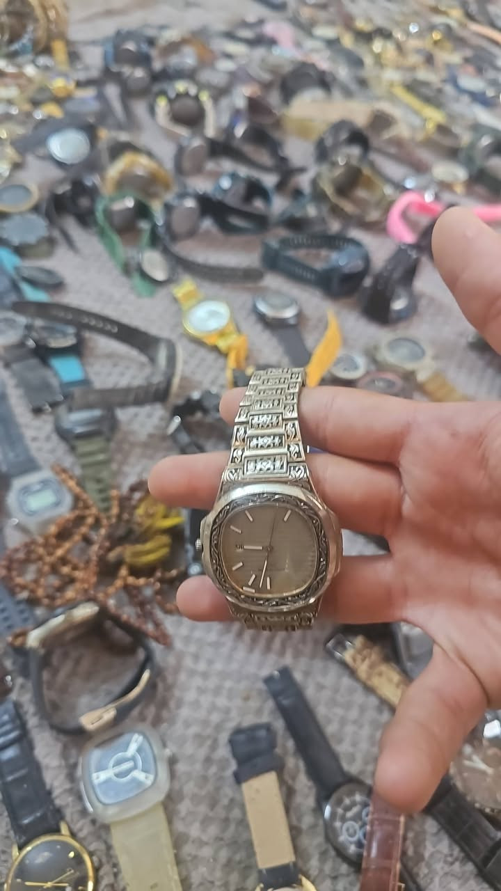 السلام عليكم شباب عندي غراض كلشي وكلاشي فضيات نواعم سبح زناجيل تراجي عادي تراجي فضه سوارات عادي سوارات فضه ساعات اصلي ساعات رياضيه ساعات فضه ساعات كشخه سبح+كركوشات فضه سبح صلاه سبح كشخه سبح صغير سبح كبير الغراض بيهن نص كيه حمل رايدهن شلعه وحده كلهن مكاني بغداد بل مدينه السعر عل رقم رقمي او الاستفسار *********** واني خادم
