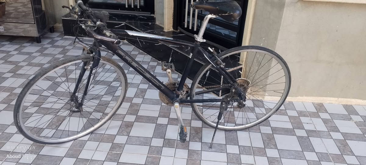 ​للبيع بايسكل رياضي (Road/Hybrid) بحالة نظيفة
الحجم: 28
​الهيكل (الفريم): ألمنيوم خفيف (Alloy 6061)
​السرعات: 24 سرعة (8 خلفي × 3 أمامي)
​الحالة: نظيف وممتاز للرياضة والشارع
​السعر : 100،000 
للتواصل والاستفسار: ***********
