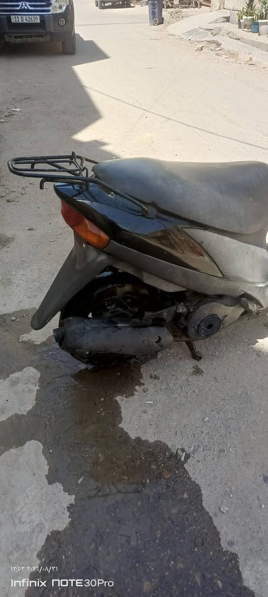 سلام عليكم  ادرس سازوكي الشكل القديم دراجه رزنه بمعنى الكلمه ومرتبه بيها بعض النقصات البسيطه والي يحب ترتيب وجمبزه يخلي كفرات حبايب الدراجه سعرهه ٤٠٠ وبيها مجال للطيبين مكاني بغداد جسر ديالى القديم تواصل واتساب ***********
