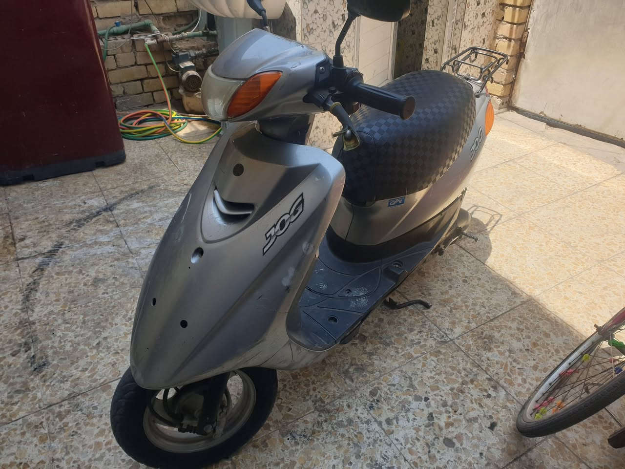 للبيع يوماها سرعتها ٦٠ دراجه سلف وهندر نقصها ترايش الجوه مكان حي اور السعر ٢٧٠ اتصل وبالخدمه ***********
