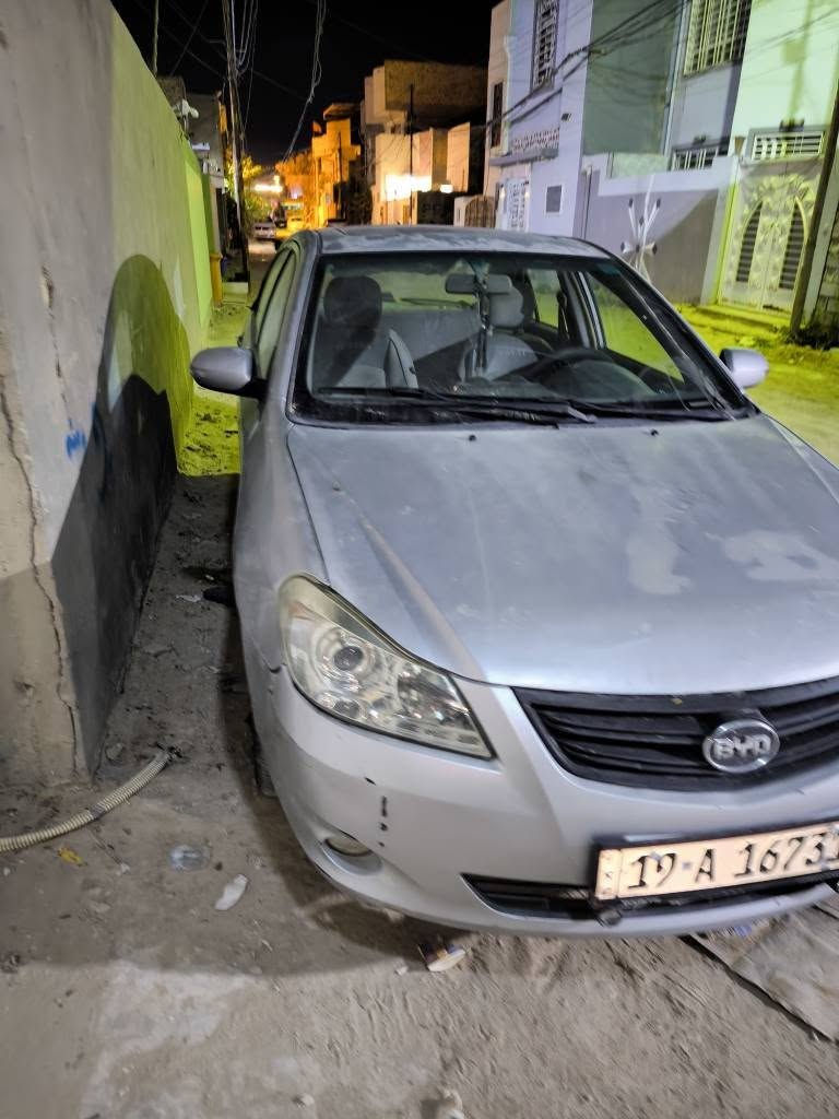 السلام عليكم byd 2013g3 
السياره حلوه وترايك وين ما يعجبك كير عادي مكينه 1600 كورلا نحله كير ومحرك مكفولات تبريد شغال السياره مصبوغه حزام ابيعك عام فول مواصفات اشاير بل مري فتحه السياره بيها ضربه بل جاملغ خلف السايق رقمي اتصل وتدلل *********** النجف, العراق
