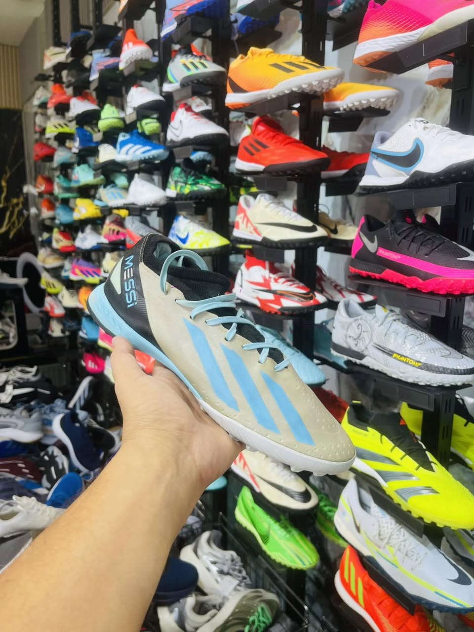 🔥 وصلت قطع البالة المميزة إلى بيج السيد 🔥

👟 من أرقى الموديلات والإصدارات الحديثة
✨ أحذية بالة محببة ومستخدمة بحالة 100%
💯 اختيار مرتب وجودة تستاهل
📏 القياسات المتوفرة: 42

إذا تدور على موديل راقي وسعر مناسب، لا تفوّت الفرصة 🔥

📲 للطلب والاستفسار واتساب:
***********

📍 بيج السيد — الأصالة والجودة عنواننا 🤍 #عنواننا
