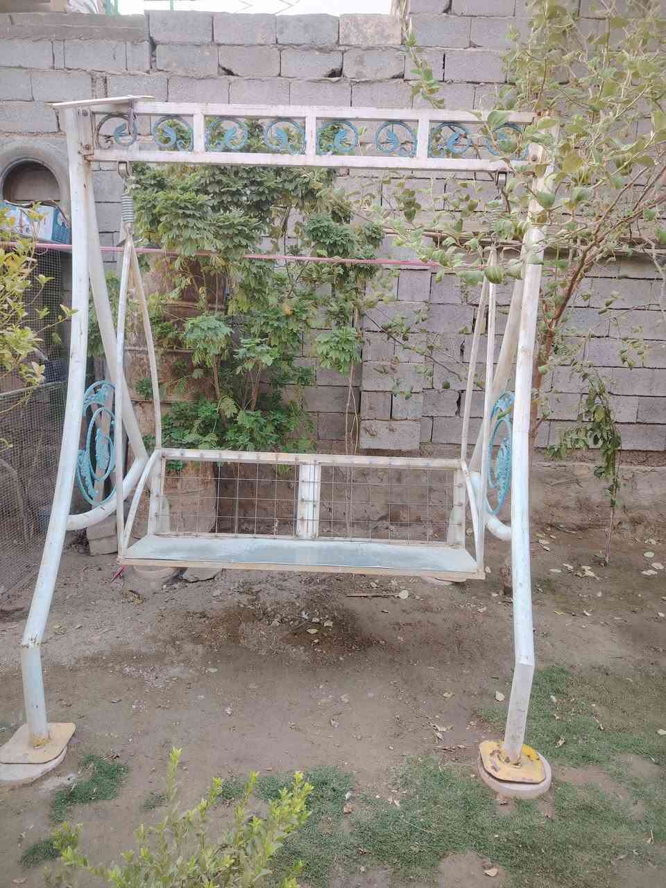 السلام عليكم مرجيحه لبيع 200الف العنوان كوفه شارع المعمل خلف جامع الخزاعل ***********
