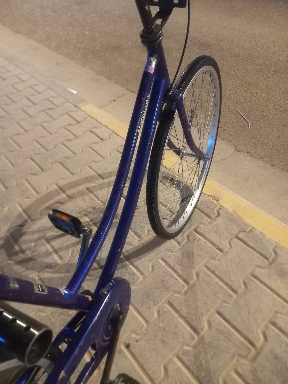 السلام عليكم خوان بايسكل باله باله موديل ١٤ اصلي شرط تايرات جوابه جدد كله كامل نضافه كدامك سعره (90)والشراي يدلل ***********
