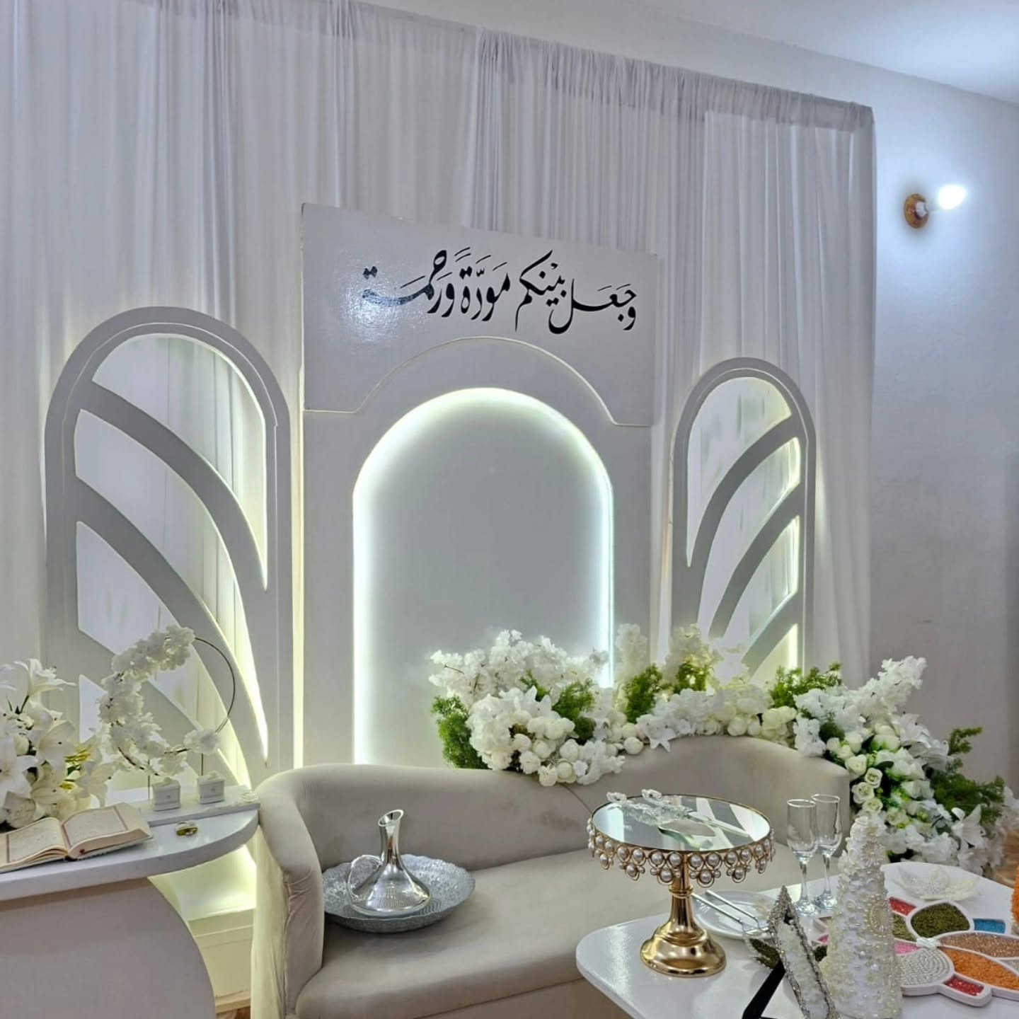 "كوشات أعراس واحتفالات ✨
بأحدث الموديلات وأرقى التصاميم
لحظاتكم نرسمها بأجمل صورة 💍🌸
📩 واتساب: ***********
📷 انستغرام: @perfec_t3"
بأدارة المهندسة :هند
