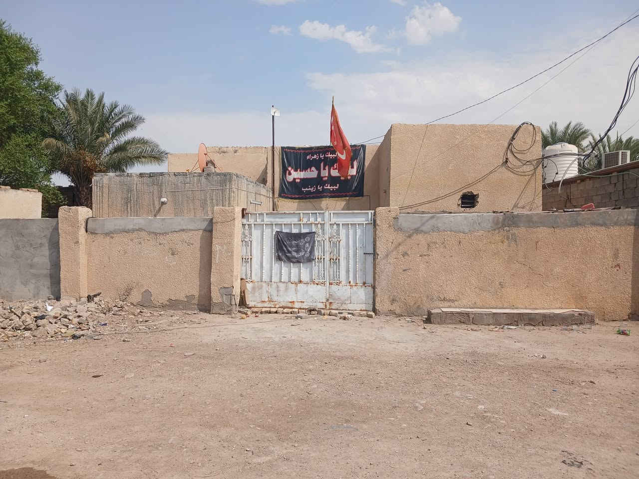السلام عليكم***********
بيت مساحه 400 م بيه 6 غرف نوم واستقبال ومطبخ وصحيات داخليه وخارجيه بناء طابوق كله عكاده مسجل بلبلديه حي الحسين مقابيل ابو نور لسيراميك قرب المدرسه الصينيه اتصل وبيك خير وتدلل
