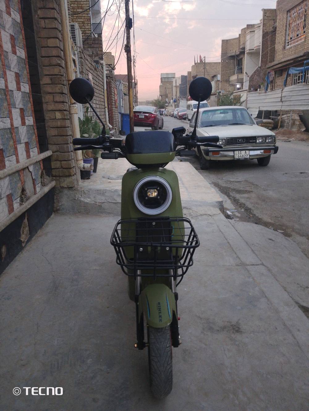 دراجة R9موديل 2026 شركت WINLEE كلشي شغال من الكهربايات البكلايت ول الشارة مال يمنى يسرة وبك ودبل إشارة عالي ناصي وبيهة اربع سرع ول بطاريات ليثيوم الشحنة الوحدة اتمشيك 23كيلو وبيهة ضربة خفيفة بل يدات  دراجة تخبل أمانا الله السعر500وبيهة مجال للطيبن.  تواصل خاص على هاذا الرقم 776 114 6218