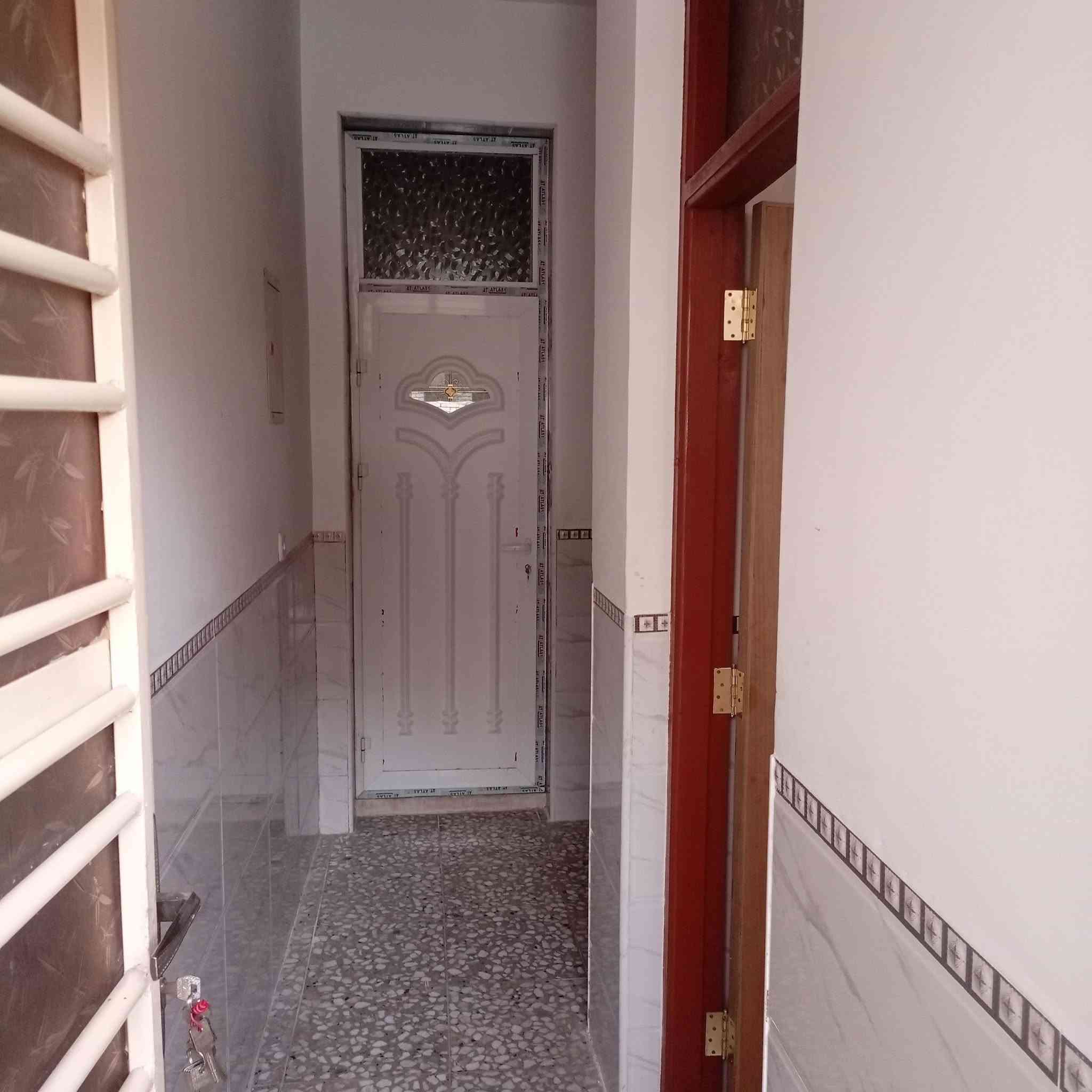 بيت 50متر ثلاث طوابق بصف الركن على شارع 12 طابو صرف الرستمية خلف مجمع الزهور ثلاث غرف نوم جاهز صحيات وكهربائيات (***********)
