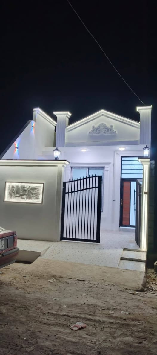 للبيع بيت 100متر جديد حي بدر فرع مول حسين يتكون من ستقبال وهول ومطبخ وغرفة نوم حمام وكراج سيار البيت نظام دكتات. سقف ثانوي واجهية فلين انارة مخفية  بسعر مناسب 34وبي مجال للستفسار ***********
